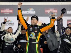 Chandler Smith vence OT na estreia da NASCAR Truck Series