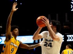 O arremessador Xavier enfrenta o atacante Villanova