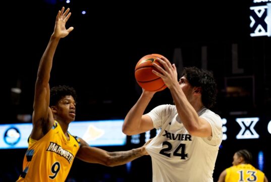 O arremessador Xavier enfrenta o atacante Villanova