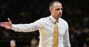 Após a derrota ‘humilhante’, Iowa enfrenta uma tarefa difícil contra o número 7, Nebraska.