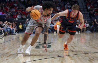 O número 15 da Virgínia venceu o Ohio State pela sua 6ª vitória consecutiva.