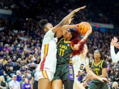 O número 3 da Carolina do Sul ampliou o domínio do número 6 da LSU com uma vitória na estrada.