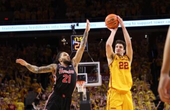 Vitória do 6º estado de Iowa por 17-4 sobre o 2º Houston