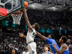 O número 15 do estado de Michigan ataca a UCLA enquanto os ânimos aumentam tarde.