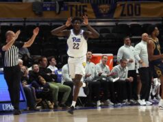 Pitt encerrou a seqüência de derrotas com uma vitória sobre Notre Dame.