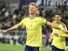 Sam Surridge marcou duas vezes, quando Nashville abriu a temporada com uma goleada sobre o New England.