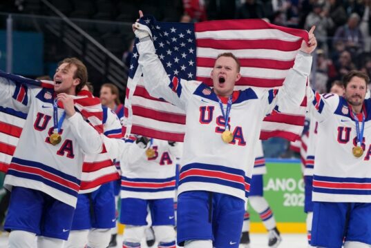 O presidente Trump convidou o time masculino de hóquei dos EUA para o Estado da União.