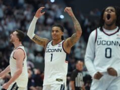 Top 25 resumo: Nº 6 UConn esmurra Nº 15 St.