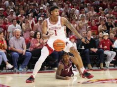 Darius Acuff Jr. nº 20 ajuda o Arkansas a segurar o Texas A&M.