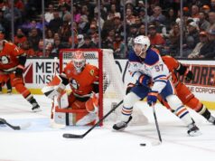 O rali selvagem dos Ducks contra os Oilers dá a Joel Quenneville o número 1.000.
