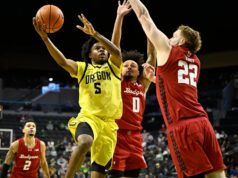 Oregon usa um segundo tempo forte para derrotar Wisconsin.