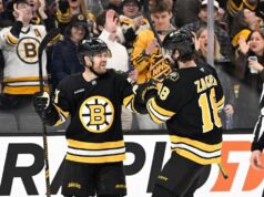 Os Bruins tentaram continuar seu jogo acirrado no confronto contra os Flyers.