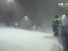 O fim de um grande atraso aéreo quando uma tempestade de neve causa problemas