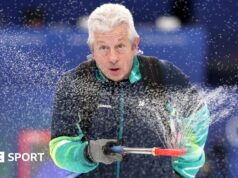 Jogos Olímpicos de Inverno de 2026: Conheça a sensação da pista de gelo do moonwalking de 61 anos