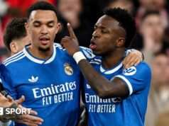 Benfica x Real Madrid: eliminatória da Liga dos Campeões interrompida após jogadores do Real Madrid deixarem o campo.