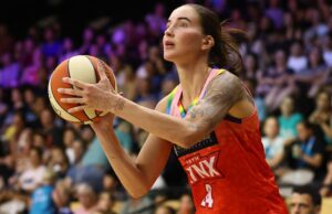 A estrela do Perth Lynx, Anneli Malley, pode ganhar seu segundo prêmio WNBL MVP após um triplo-duplo épico no final da temporada