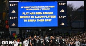 Leeds v Man City: Vaias são ouvidas durante o intervalo do Ramadã em Elland Road.
