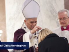 Papa Leão lamenta que o mundo esteja “em chamas” no serviço religioso da Quarta-feira de Cinzas.