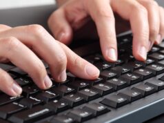 Reúno os nomes e coloco os servidores em funcionamento… e passo o resto do tempo consertando meu navio: Tech Lake, Tongus e o esquema mais lucrativo para abalar a rede mundial de computadores.