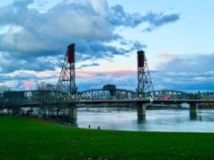 Um mau funcionamento mecânico causou o fechamento da ponte Hawthorne.