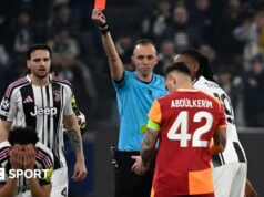 Lloyd Kelly: Por que o segundo cartão amarelo do jogador da Juventus ‘horrendo’ torna-se vermelho direto