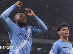 Man City 3-0 Fulham: A equipe de Pep Guardiola se aproxima do líder Arsenal.