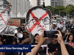 Centenas de malaios manifestam-se para exigir a prisão do chefe anticorrupção: ‘Basta’