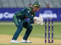 Mooney levará as luvas com Haley em campo para a despedida