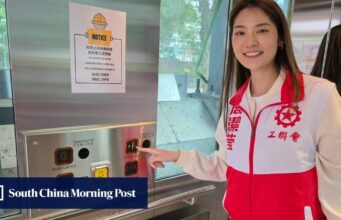 Um vereador distrital de Hong Kong alertou após estacionar ilegalmente em uma saída de incêndio