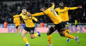 Lobos atingidos pelo rebaixamento causam grande reviravolta na EPL