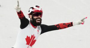 Steven Dubois, do Canadá, conquistou a medalha de ouro nos 500m curta distância masculinos