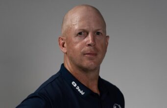 Super Rugby Pacific: o técnico do West Power, Simon Crone, sugere a abordagem de longo prazo do clube para a formação de elenco