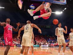 O capitão do Perth Wildcats, Jesse Wagstaff, chocado e surpreso com a reação à sua enterrada na NBL