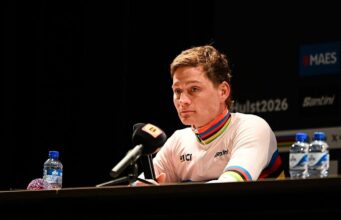 Desistir ou não desistir? 8 campeões mundiais são suficientes? As especulações aumentaram sobre o futuro de Mathieu van der Poel no ciclocross.