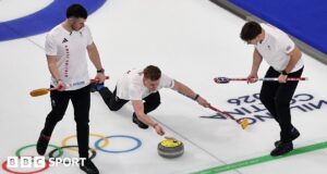 Jogos Olímpicos de Inverno de 2026: homens da Grã-Bretanha nas semifinais depois que a Itália perdeu o jogo final