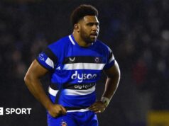 Vilikesa Sela: Bath Prop fecha novo contrato de dois anos com o Prem Club.