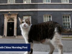 Larry Bully, de 19 anos, da Grã-Bretanha, completa 15 anos, às 18h, como Chefe Mauser