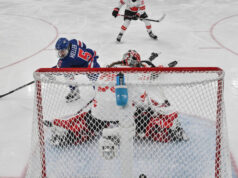 Keller ganha ouro pela equipe feminina de hóquei no gelo dos EUA. De marcar um gol impressionante na prorrogação