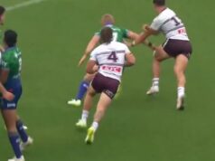 Hart entra em cena enquanto Walsh e Willett se combinam