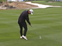 O australiano reage ao chute da vitória do rival