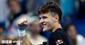 Aberto do Catar: Jakub Minsky derrota Jannik Sner para chegar às semifinais.