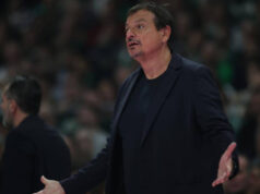 Utman mexe com o árbitro espanhol e é expulso