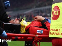 Ruben Loftus-Cheek: Meio-campista do AC Milan sai com lesão na cabeça contra o Parma