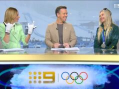 Scott mostra as luvas ‘descartadas’.