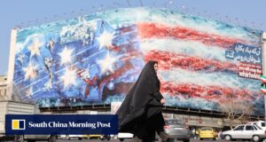 A China disse aos cidadãos para deixarem o Irão “o mais rapidamente possível”, à medida que aumentam os receios de um ataque dos EUA.