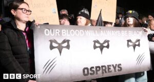 O Conselho de Swansea buscou uma liminar do Tribunal Superior contra a Welsh Rugby Union sobre a aquisição de Cardiff.