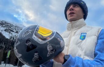 Atletas ucranianos desclassificados por usarem capacete