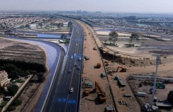 Dubai Roads abre uma ponte no cruzamento da Rua Al Qudra com Arabian Ranches e Dubai Studios