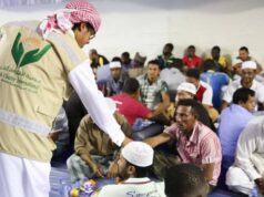 “Sharjah Charity” distribui 900.000 refeições iftar para pessoas em jejum
