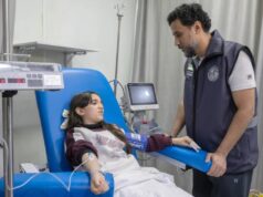 O Hospital Flutuante dos Emirados em Al-Arish dá esperança a uma menina palestina que sofre de um raro problema de saúde